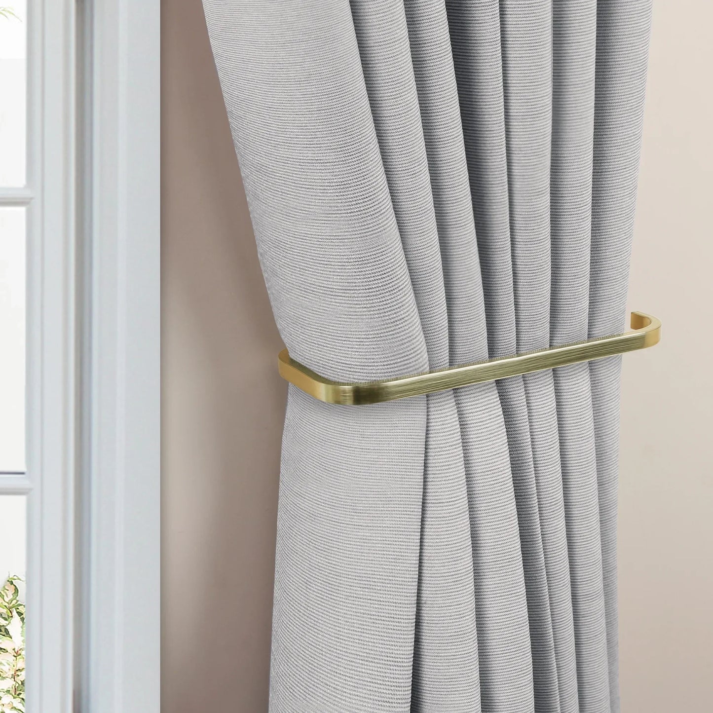 Curtain Hold-back Perfect Blend of Elegance